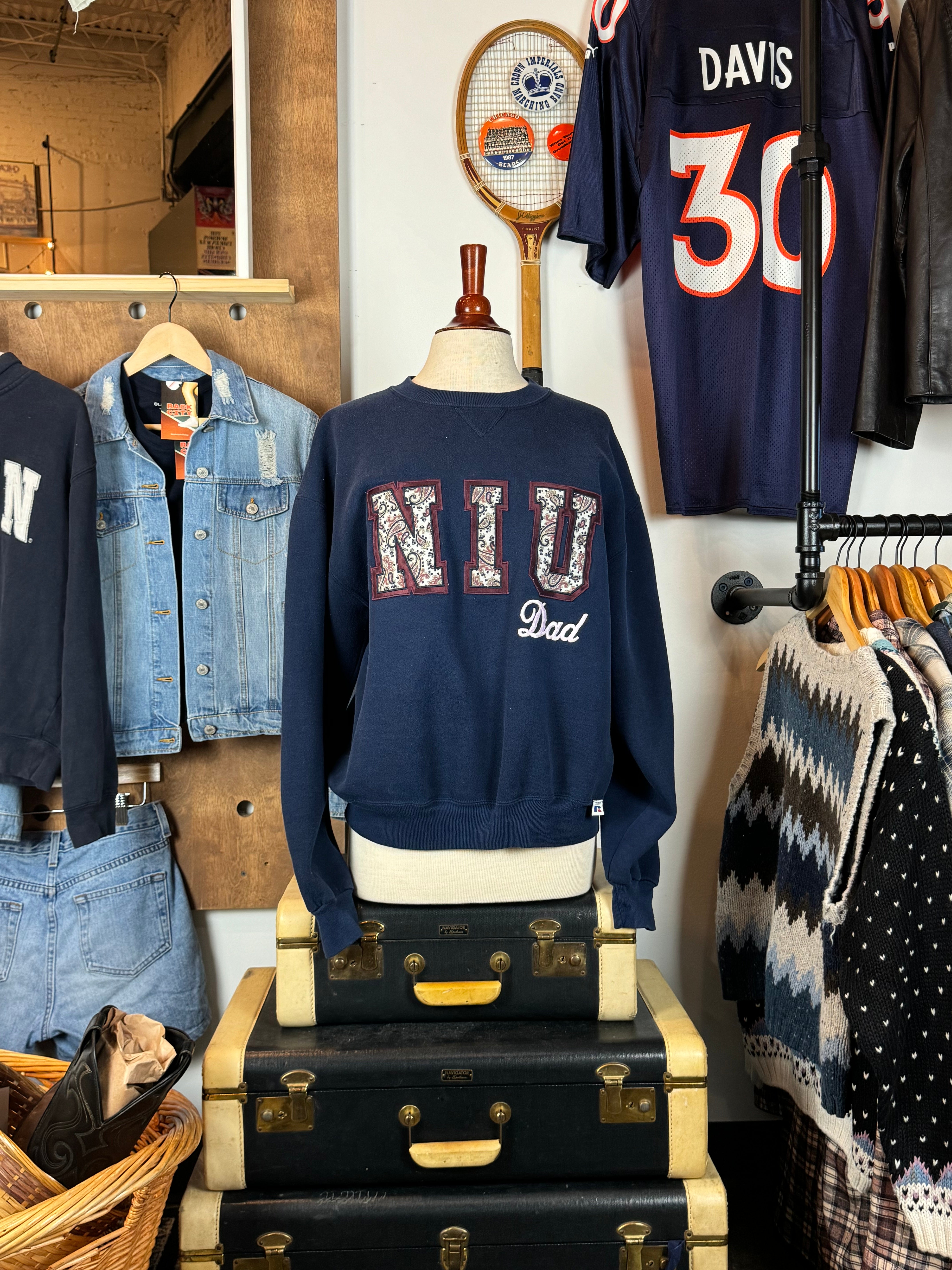 VINTAGE NIU DAD CREWNECK (L)