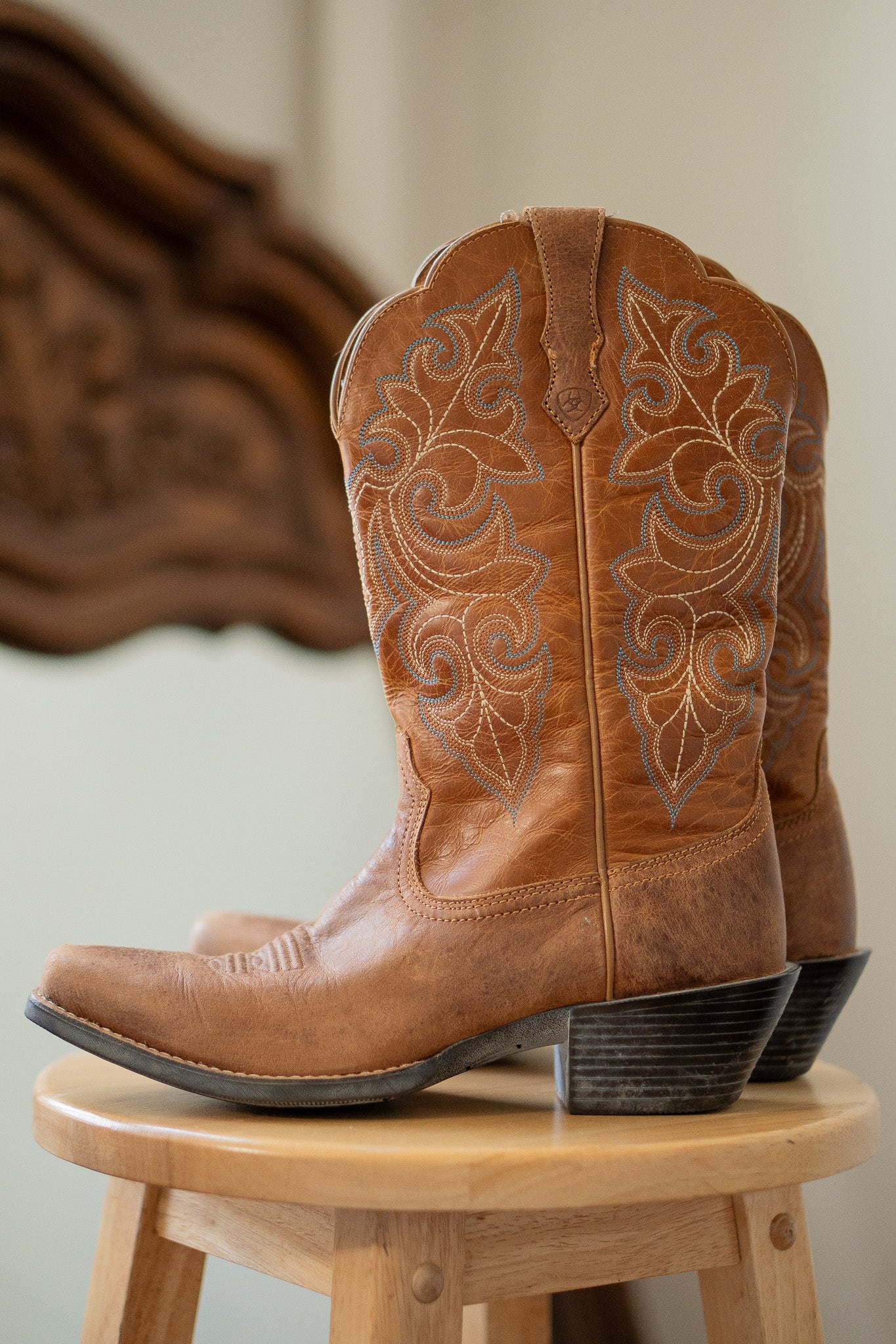 ARIAT Western Leather Cowgirl Boots (sz 7.5)