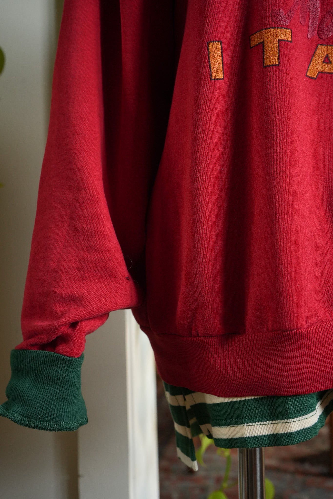 Vintage 90s Ferrari Racing Crewneck – Modena Italy (L, Thrashed)
