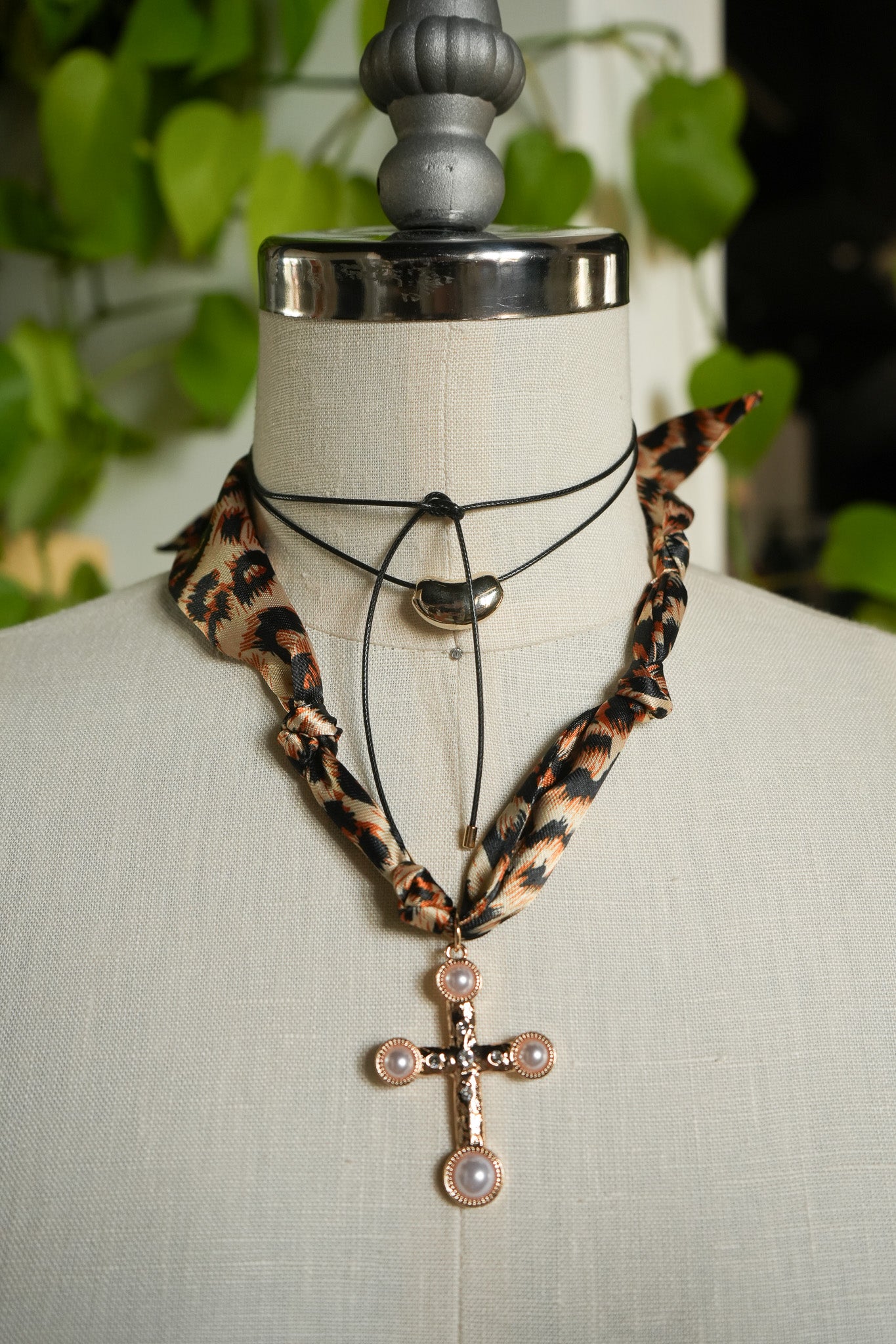 Abstract Luxe Pendant Necklace