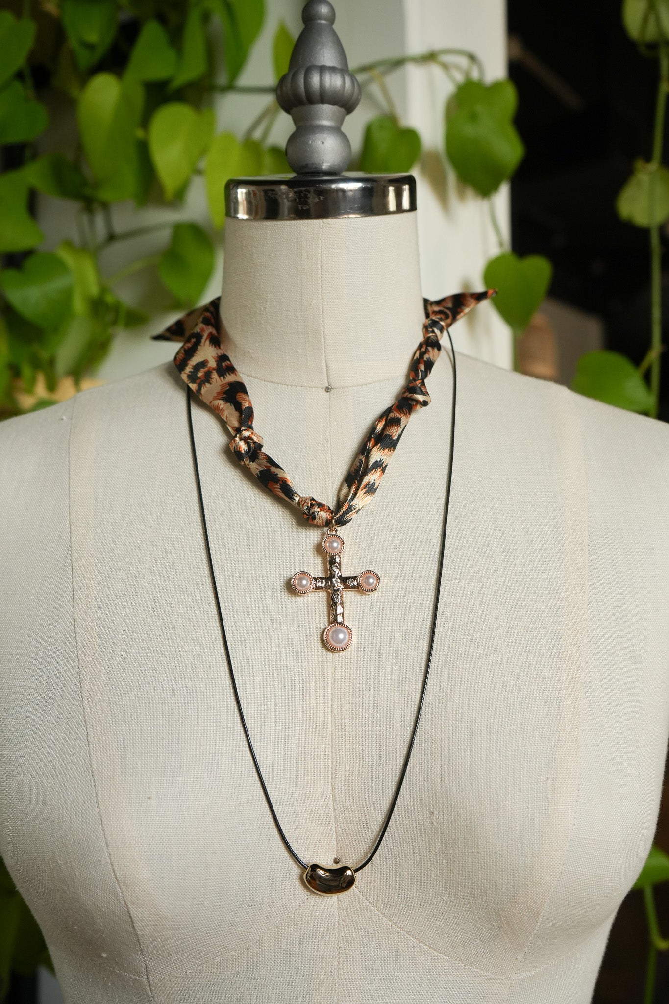 Abstract Luxe Pendant Necklace