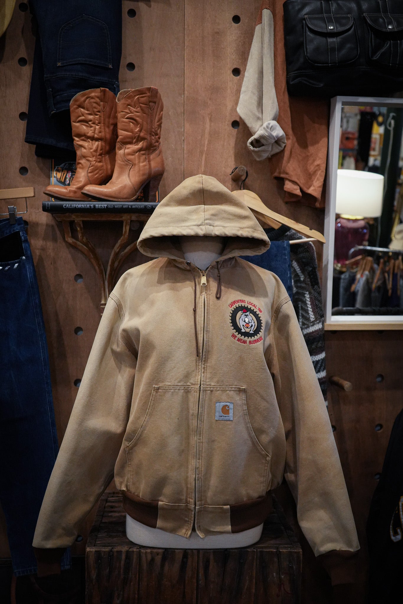 Vintage Carhartt Workmen’s Jacket – Camel (M)