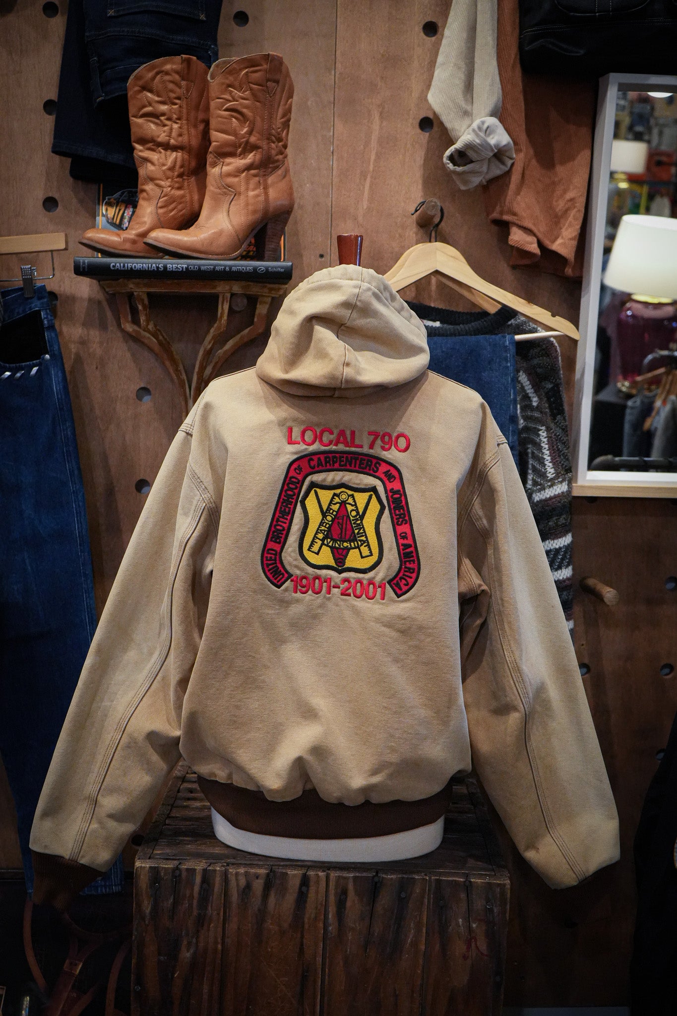Vintage Carhartt Workmen’s Jacket – Camel (M)